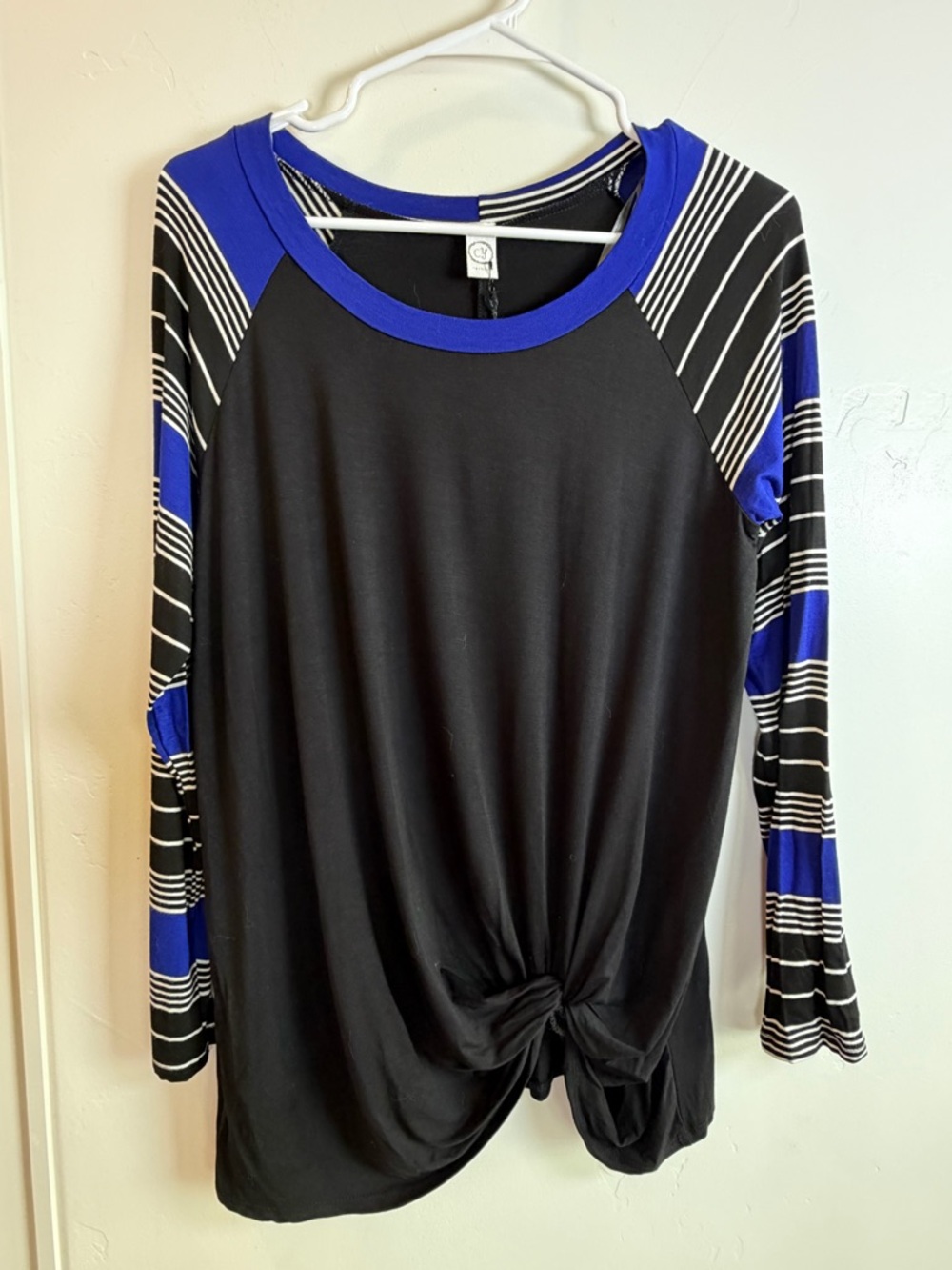 Black Knot Front Top Blue Striped Raglan Sleeve Womens Small | Runs big